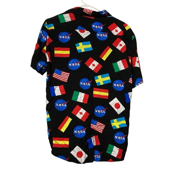 CHEMISTRY NASA Country Flags All Over Print Button Up Shirt sz Medium - Picture 7 of 8